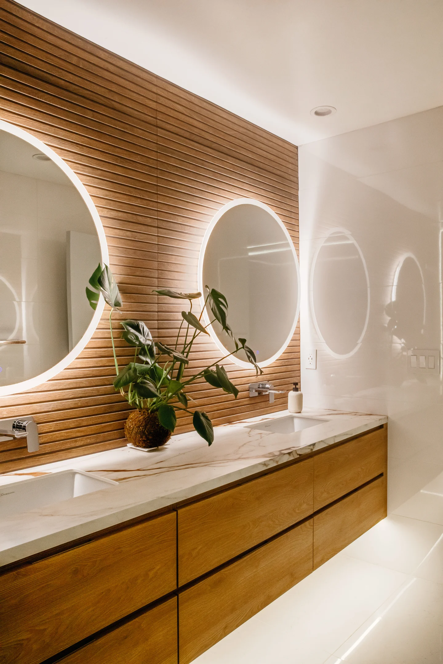 2023 Tram — photo 8