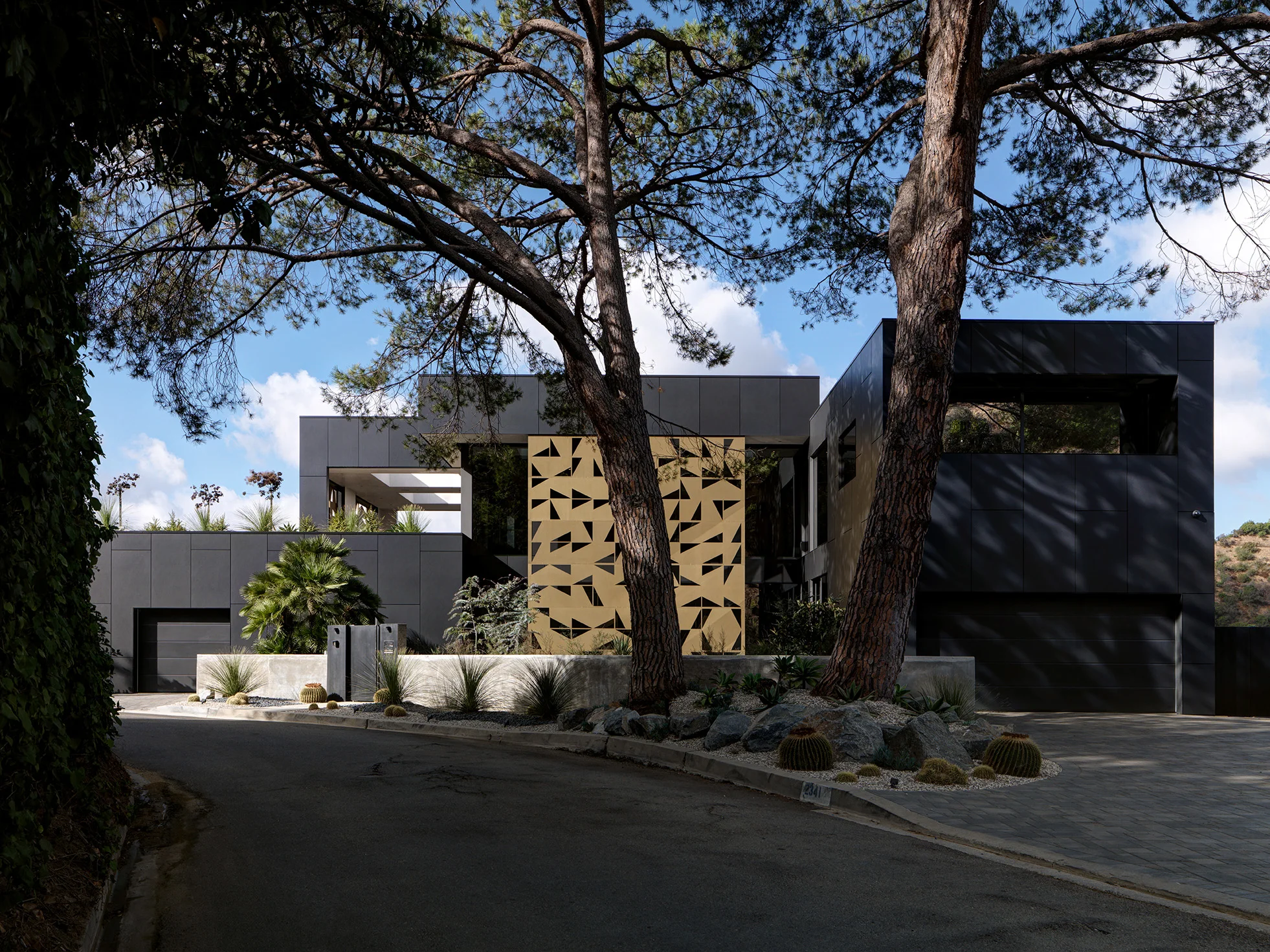 Beverly Hills — photo 2